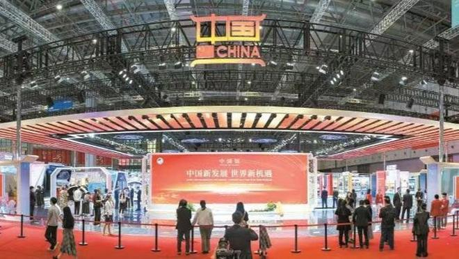 第八届进博会中国馆多方位展示中国式现代化的最新实践。 文汇报 张伊辰摄