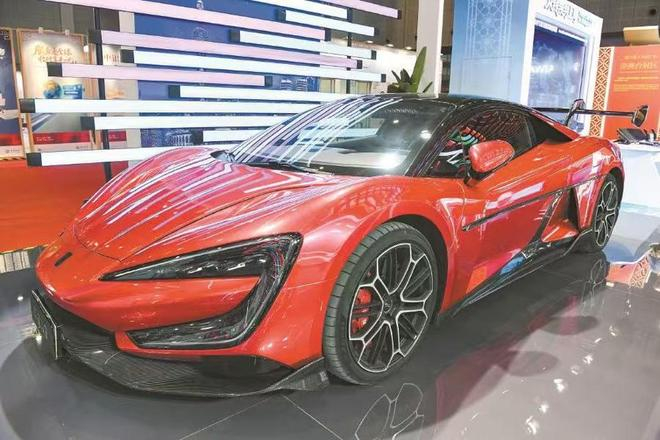 “全球最快量产汽车”仰望U9。文汇报 张伊辰摄