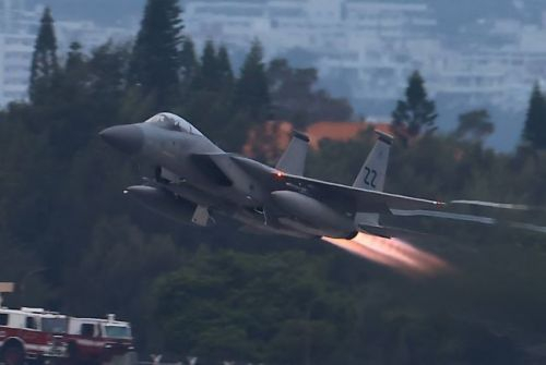2022年12月1日，驻冲绳嘉手纳基地的F-15C起飞返回美国本土