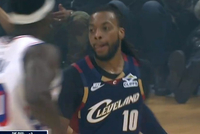 欢迎回来！加兰赛季首秀 底角三分空心命中拿到首分！