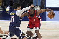 哈登：我没有创造后撤步&amp;只是加了点变化 皮尔斯：那是我发明的