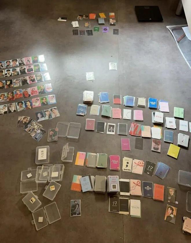 ▲幺幺鲤整理收藏的明星小卡。图 /访谈者提供