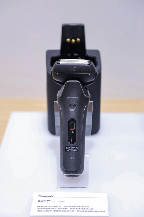 图：松下LAMDASH 6 PRO剃须刀
