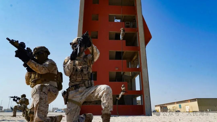 ▲中沙双方参训队员开展滑降训练