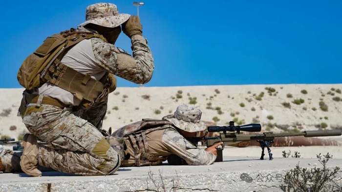 ▲狙击小组正在进行实弹射击