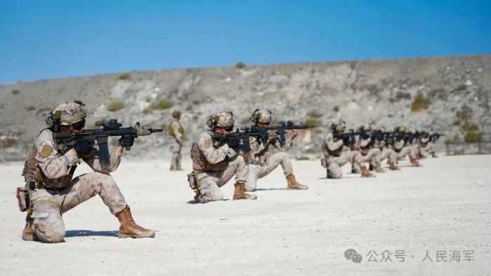 ▲中方参训队员进行实弹射击