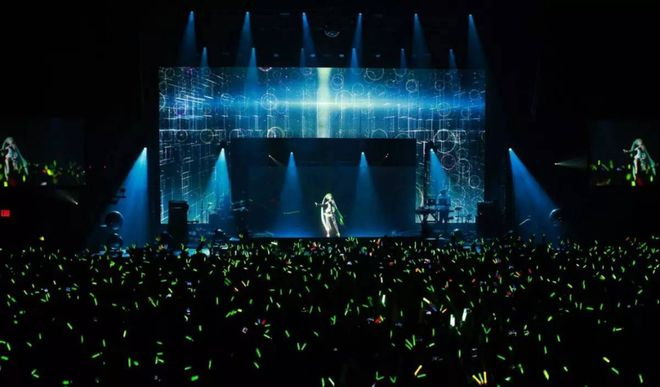 初音未来自2009年起至今，已在全球举办了近百场‌演唱会，热度只增不减。（图/源于网络）