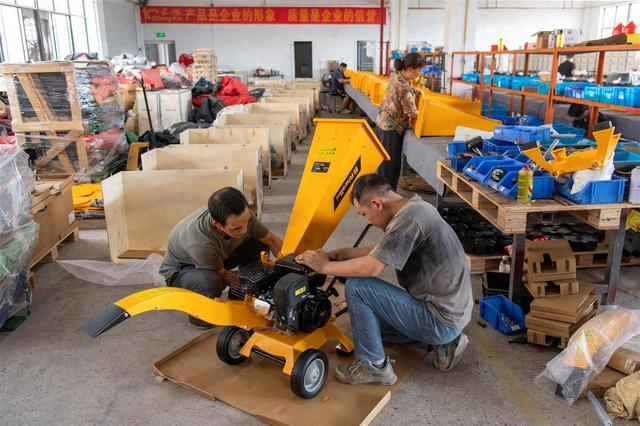 图片由企业提供，图中金华农机企业在埃及参展