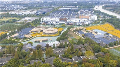 11月4日，2025年世界互联网大会乌镇峰会举办地浙江省桐乡市乌镇环境优美，秋景如画。 图片来源：视觉中国