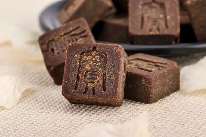 块状遂溪红糖颜色呈温润的棕红色。图片来源网络