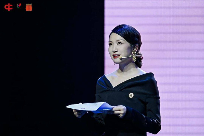 女性电影专项基金总监，四川电影电视学院校长、党委副书记罗思