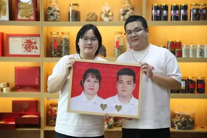 梁女士与丈夫合照。图/受访者提供