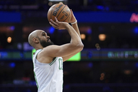 这就是你们都馋的顶级3D？怀特场均15投得14分 命中率33&amp;26%