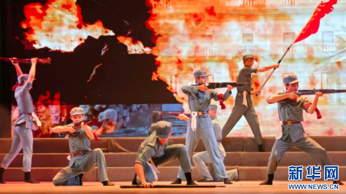 本次演出由厦大师生演绎。这是演出现场。新华网 刘默涵 摄