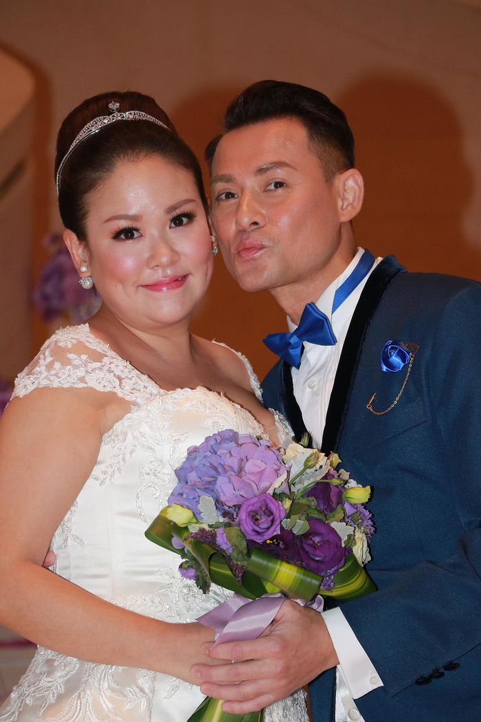 婚礼上的海俊杰和妻子莫家慈 图据视觉中国