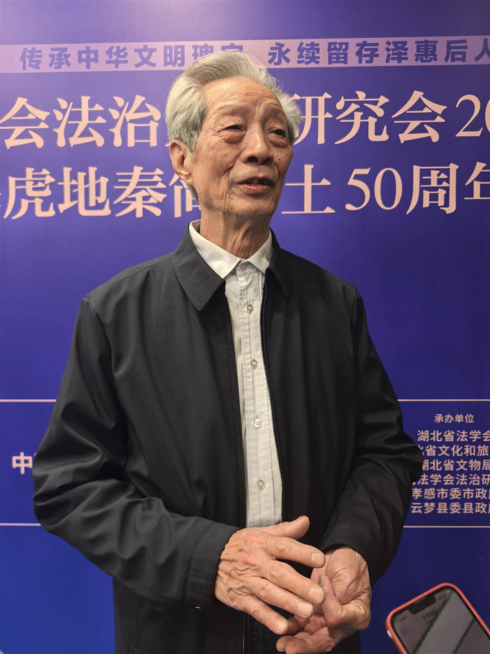 陈振裕接受本报记者采访。（湖北日报全媒记者海冰摄）