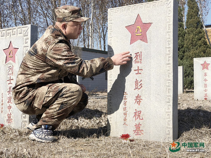 踏上为烈士寻亲之路19年，他为300余位烈士找到亲人