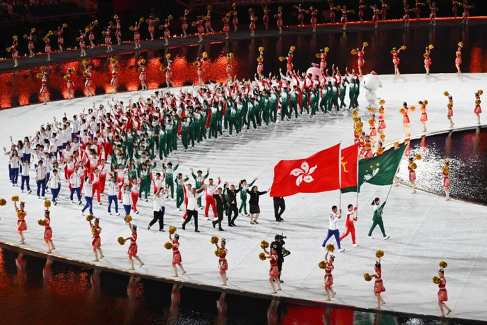 广东省体育代表团、香港特别行政区体育代表团、澳门特别行政区体育代表团在入场仪式上共同入场。 新华社记者 胡虎虎 摄
