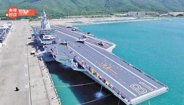 中国第三艘航母福建舰于11月5日正式服役。（图源：央视截屏）