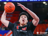 很有冲击力！闫鹏飞13中7拿到14分 抢下11个篮板&其中4个前场板
