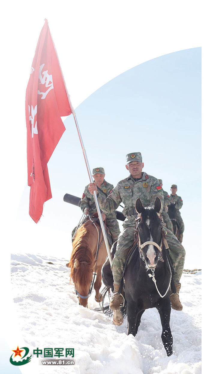　　新疆生产建设兵团第六师北塔山牧场民兵骑兵连骑马巡边。祖力喀尔江摄