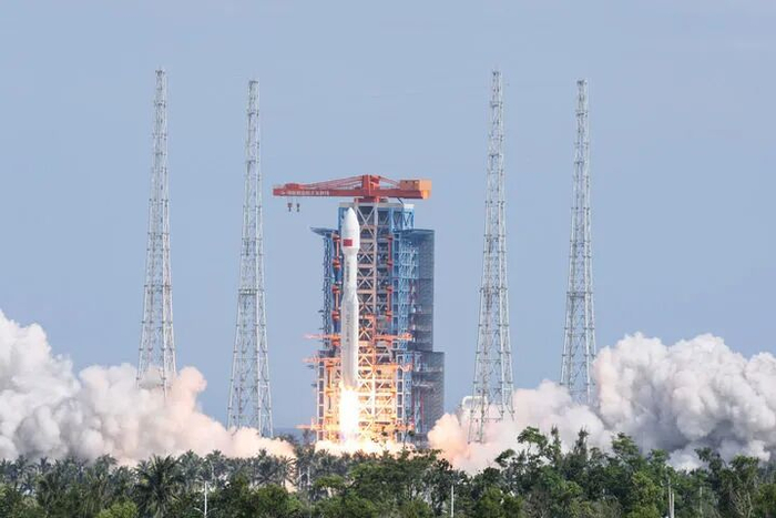 7月30日，我国在海南商业航天发射场成功发射卫星互联网低轨卫星。新华社记者 张丽芸 摄