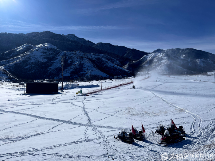 11月7日，白云滑雪场已经做好迎接雪友的准备。姜俊如摄