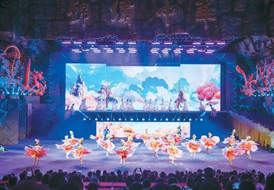 深圳锦绣中华民俗村《龙凤舞中华》现场。欢乐谷集团供图
