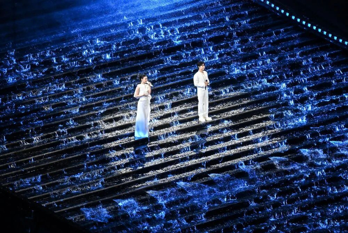 演员在开幕式现场表演。 新华社记者 李鑫 摄