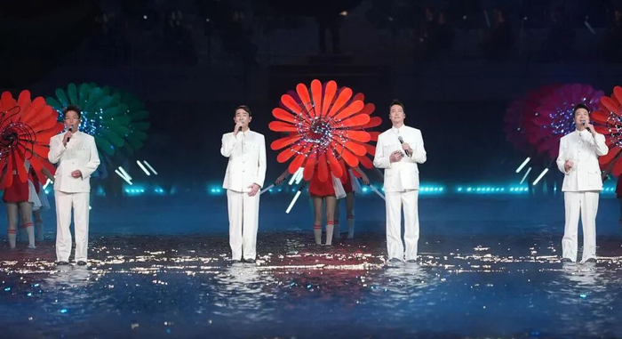 演员在开幕式上表演。新华社记者 江汉 摄