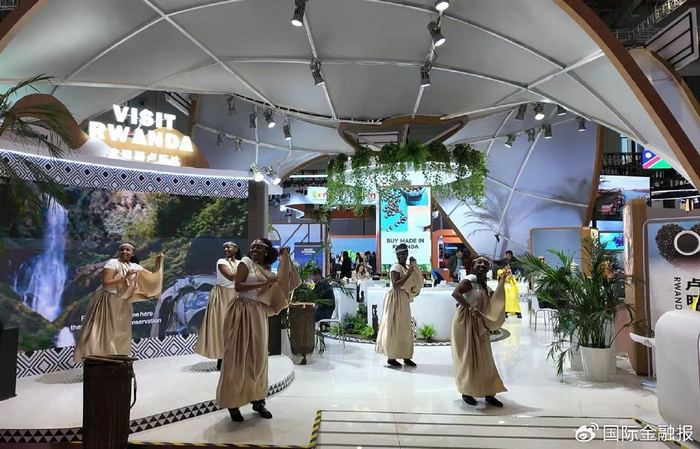 卢旺达国家馆的人文表演。 王莹摄