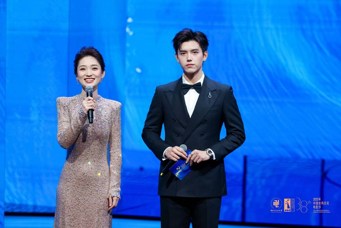 陈飞宇迎主持首秀 图据组委会