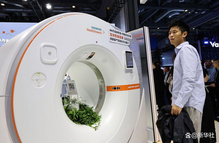 从“东方之约”到“世界机遇”：高水平开放的进博实践