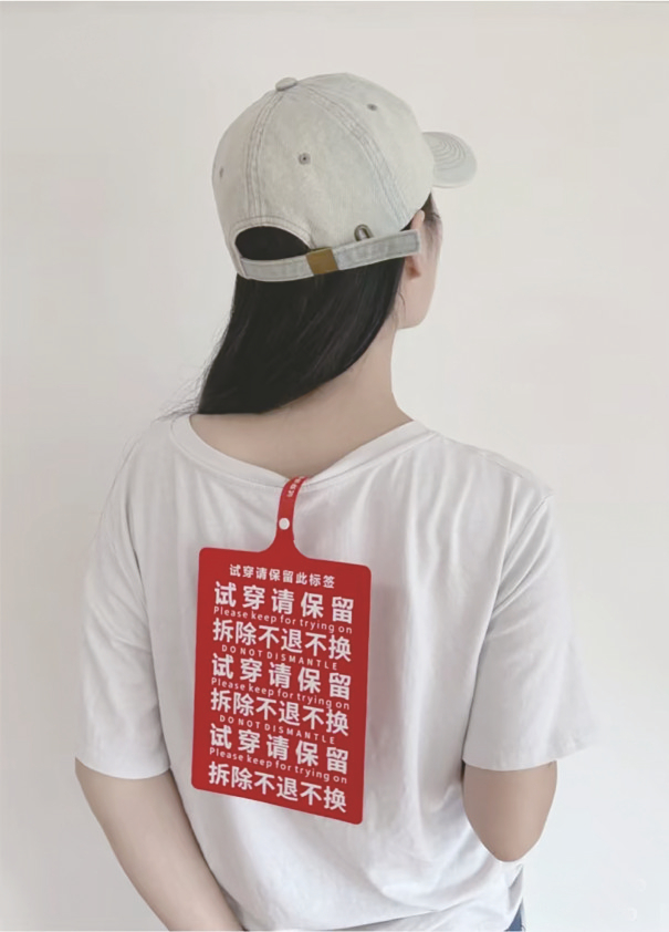     部分线上商家使用“巨型吊牌”。    （网络截图）