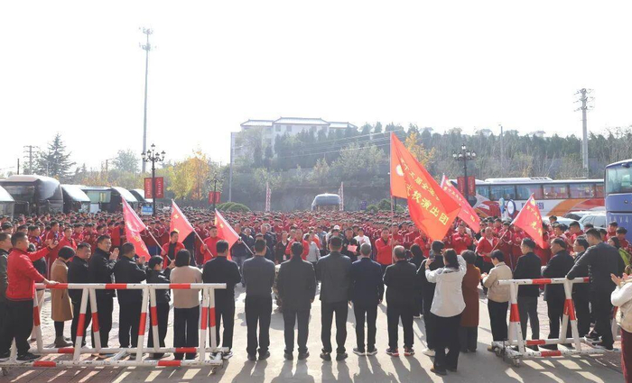 武校为参加开幕式的师生们举行欢迎仪式