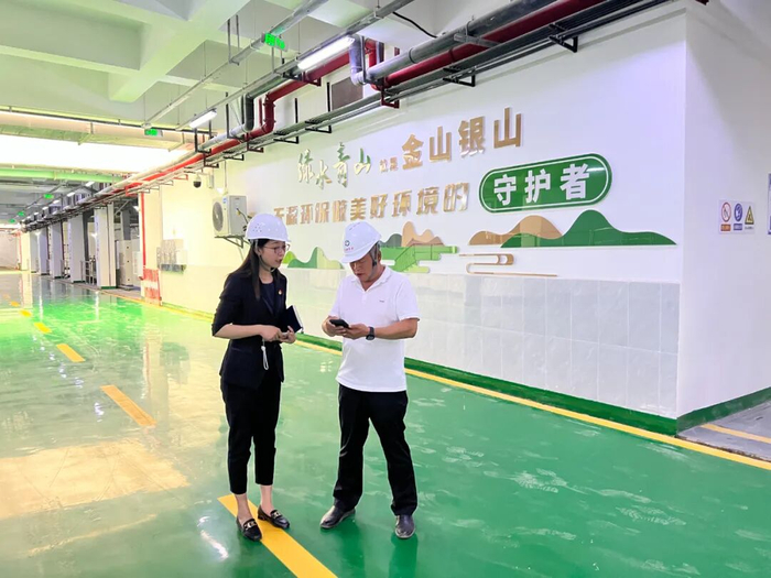 恒丰银行工作人员到企业开展实地考察