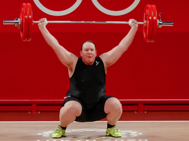 劳雷尔·哈伯德在2021年东京奥运会上成为首位公开跨性别身份的奥运会运动员。资料图