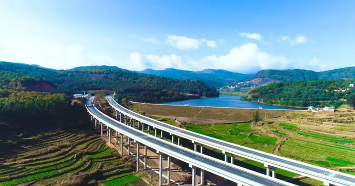 云南武易高速公路项目