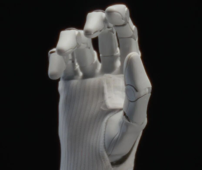 小鹏机器人IRON人灵巧手  图片来源：小鹏机器人视频截图