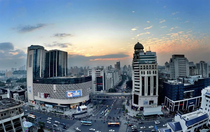 东街口商圈。叶义斌/摄