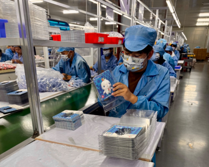 文博工艺的吉祥物周边制作现场。受访者供图