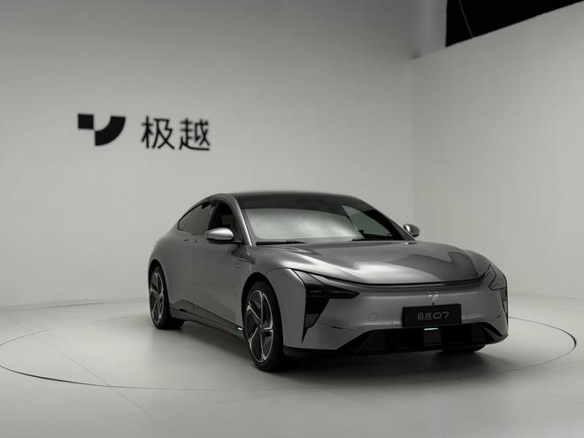 图源：极越