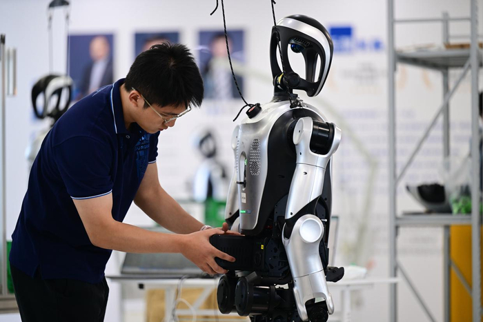 给机器人安装电池