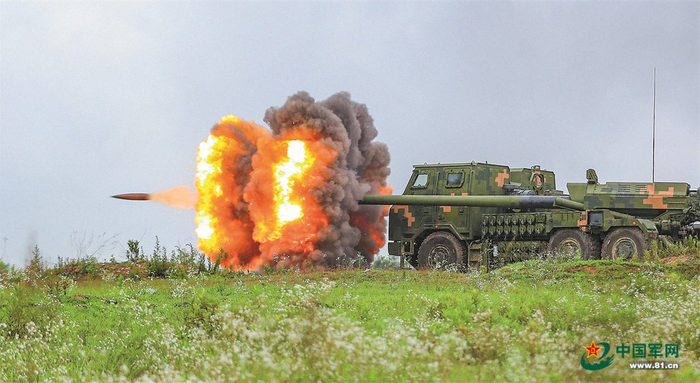 昼夜连贯砺精兵！陆军某旅火力分队组织实弹射击考核