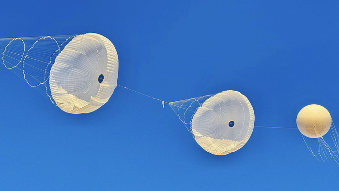 世界最大5000平方米高空风力发电捕风伞成功开伞