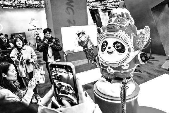 上午，马墩墩系列新品发布会在国家体育场鸟巢金色大厅举行。本报记者 武亦彬 摄