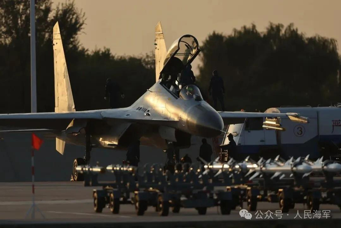 高清大图！沉浸式感受海军航空兵超燃训练现场