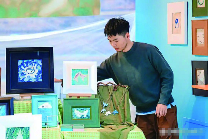     龙伊和他的作品