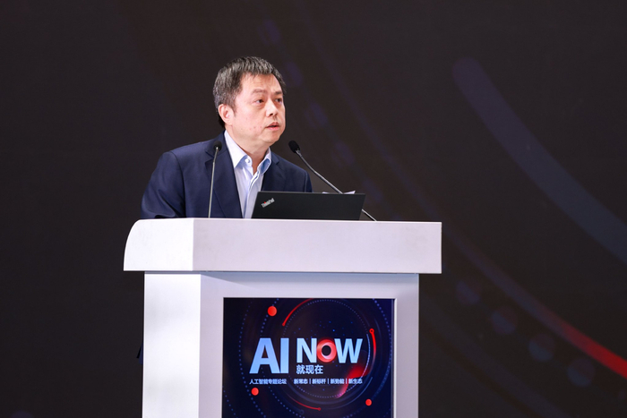 图:何绪金先生致辞