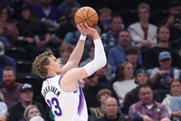 马尔卡宁爵士生涯第三次打出40+5三分 队史第2多 仅次于米切尔